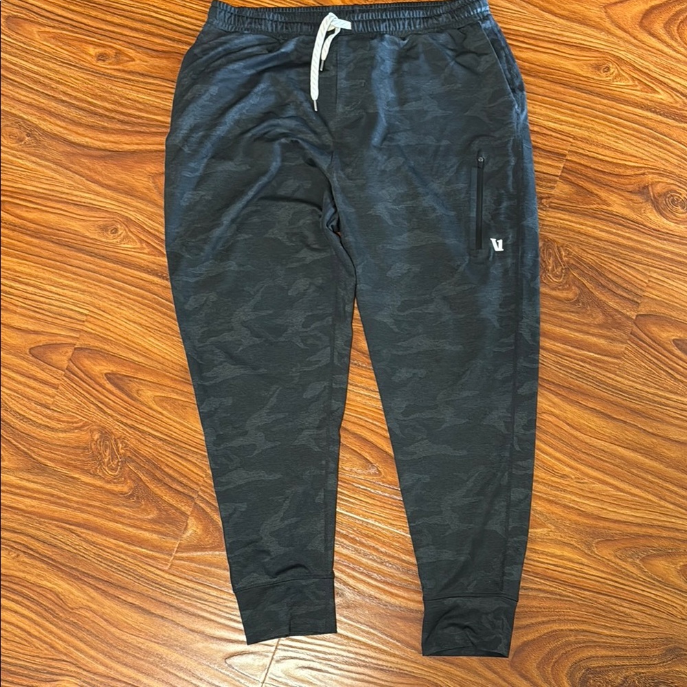 Vuori Men's Black Camo Jogger Pants